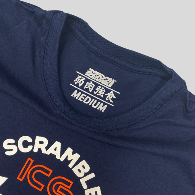 스크램블 X 사쿠라바 콜렉션 반팔 티셔츠 - 네이비